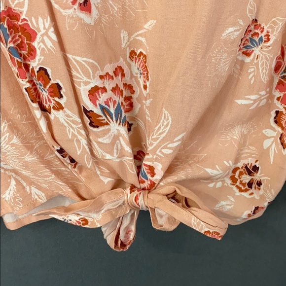 🍍4/$10🍍Cold shoulder top - Picture 6 of 8